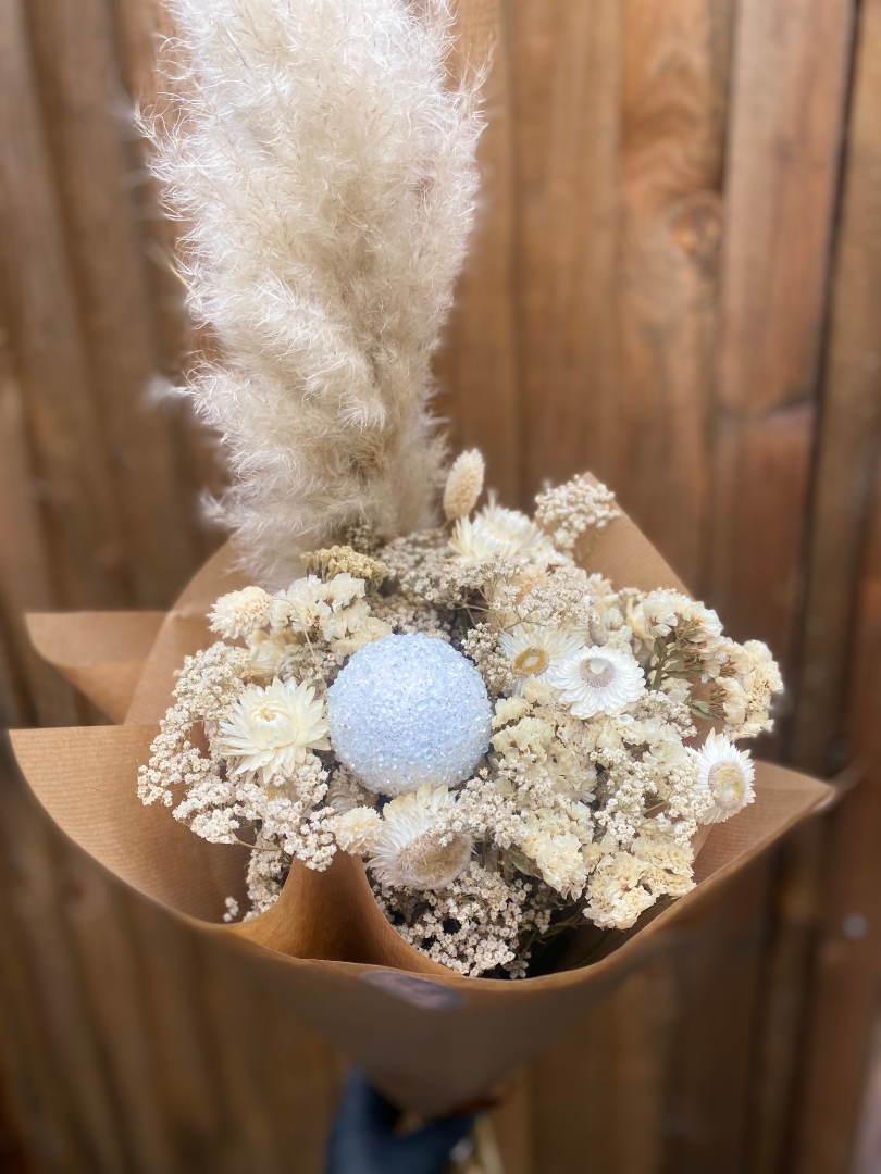 The dried white bouquet